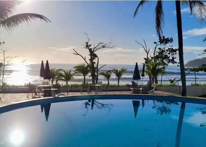 Excelente apartamento nr 317, 2dormitórios, Pé na Areia Praia das Toninhas com Piscina Ubatuba